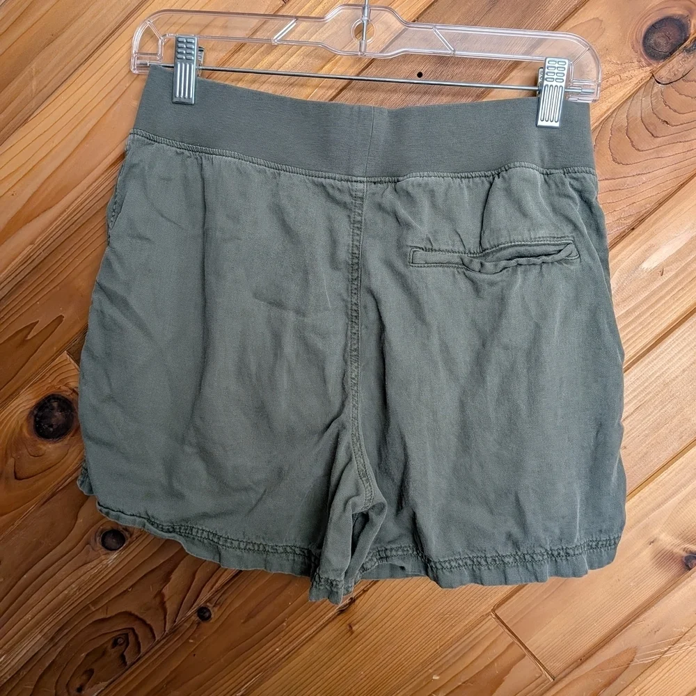 Faherty Sage Green Arlie Women's Shorts Size Small